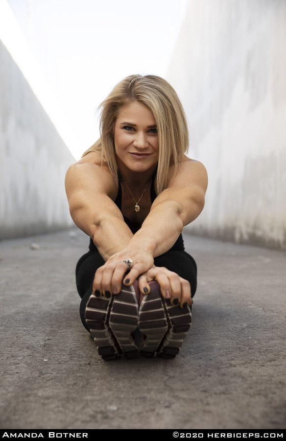 Female Muscle Videos and Photos - HerBiceps