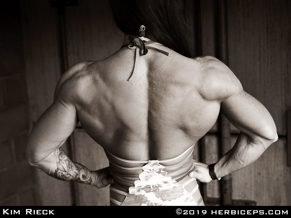 Female Muscle Videos and Photos - HerBiceps