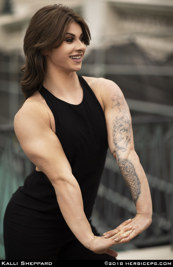 Female Muscle Videos and Photos - HerBiceps