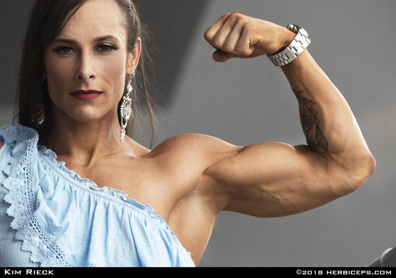 Female Muscle Videos and Photos - HerBiceps