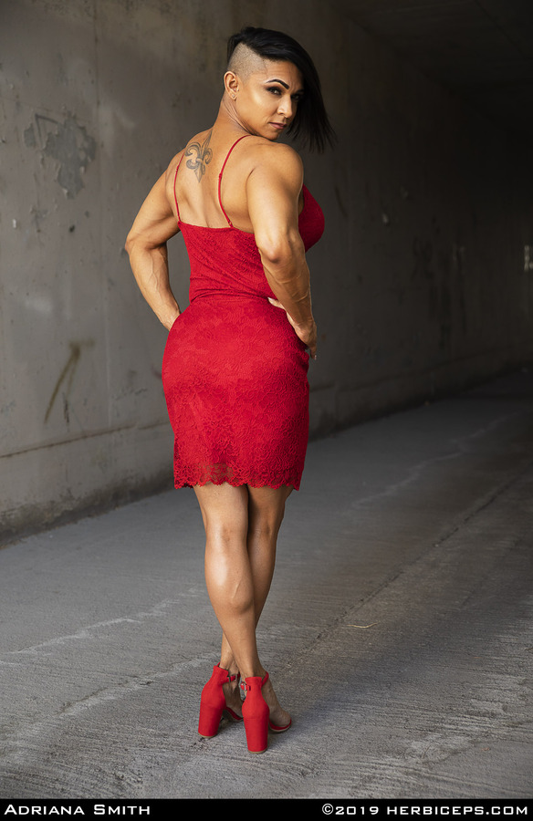 Female Muscle Videos and Photos - HerBiceps