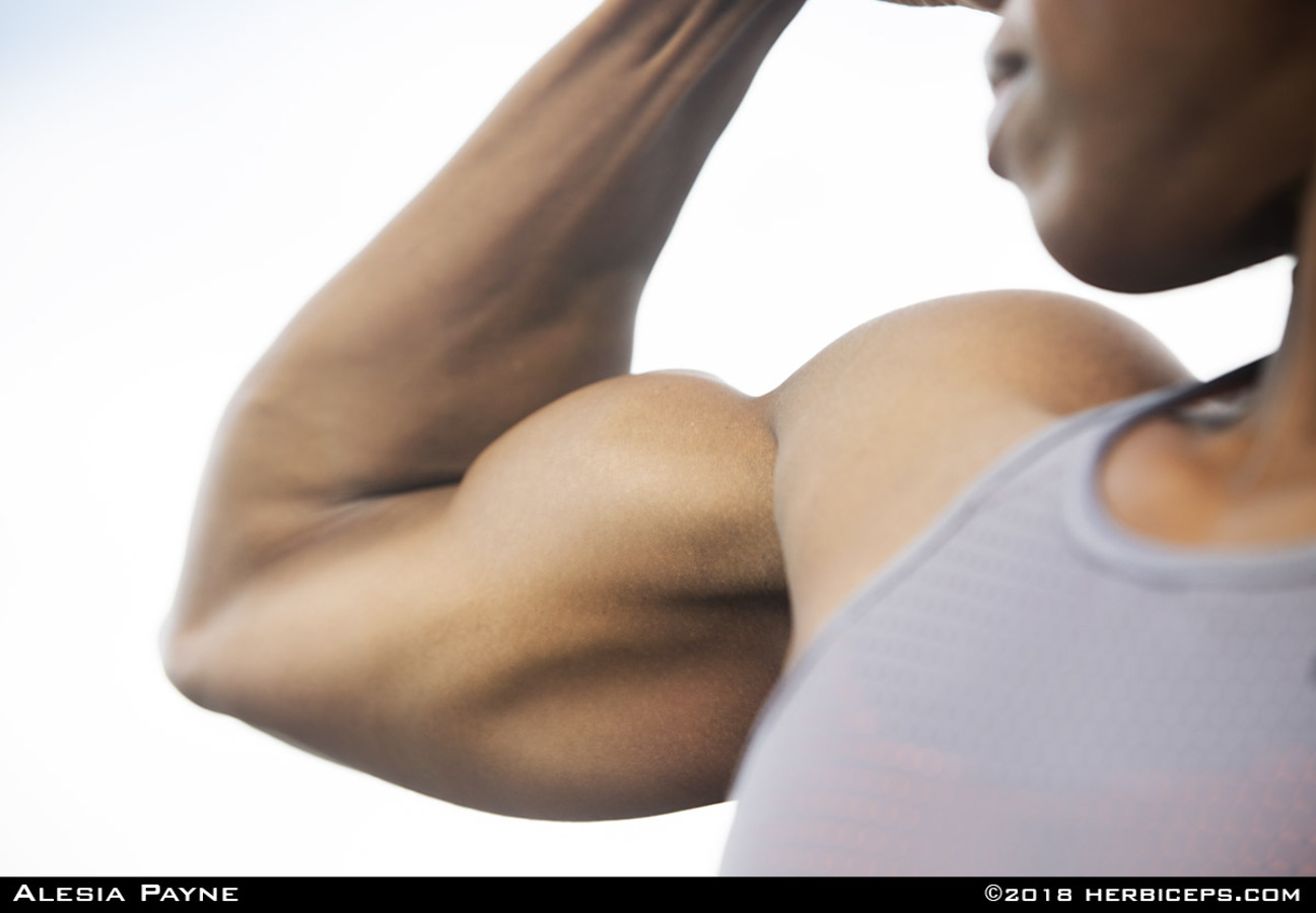Female Muscle Videos and Photos - HerBiceps