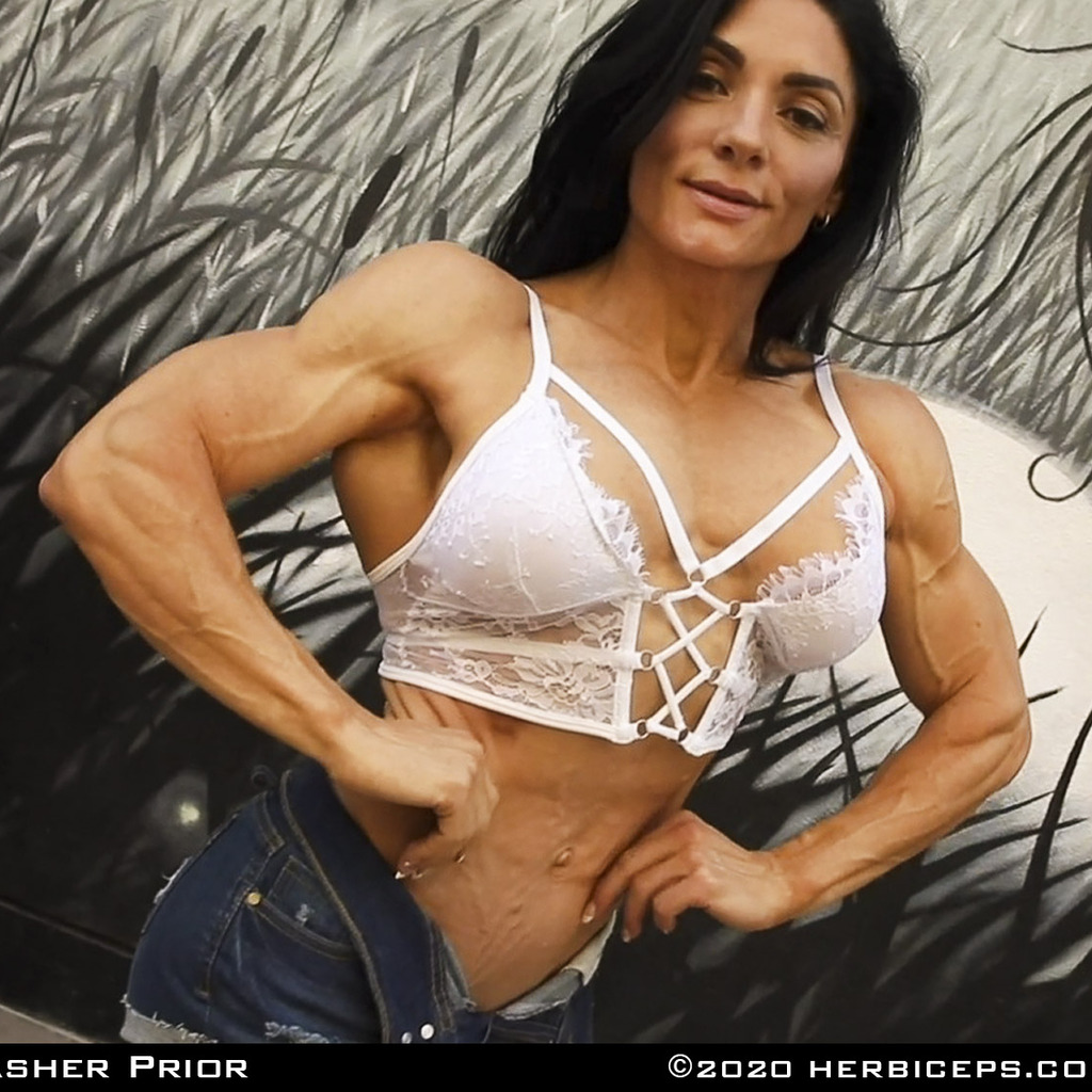 Female Muscle Videos and Photos - HerBiceps