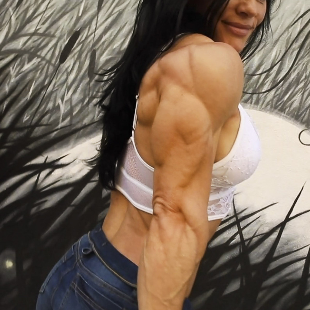 Female Muscle Videos and Photos - HerBiceps