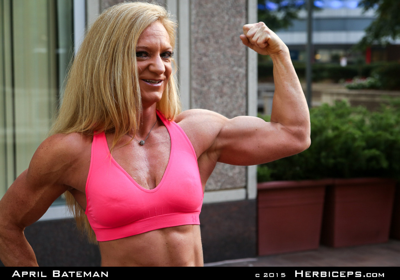 Female Muscle Videos and Photos - HerBiceps