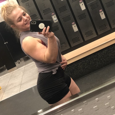 Miss Beefy's profile at HerBicepsCam