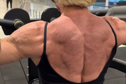 GODDESS SITRI - Leaning out