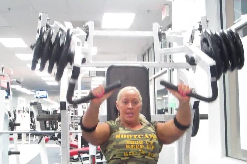 Hammer Strength chest press drop sets - Videos - HerBicepsCam