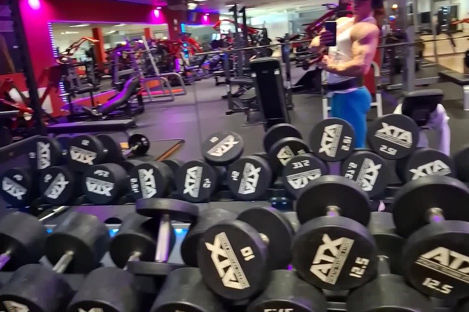Gym flex - Videos - HerBicepsCam